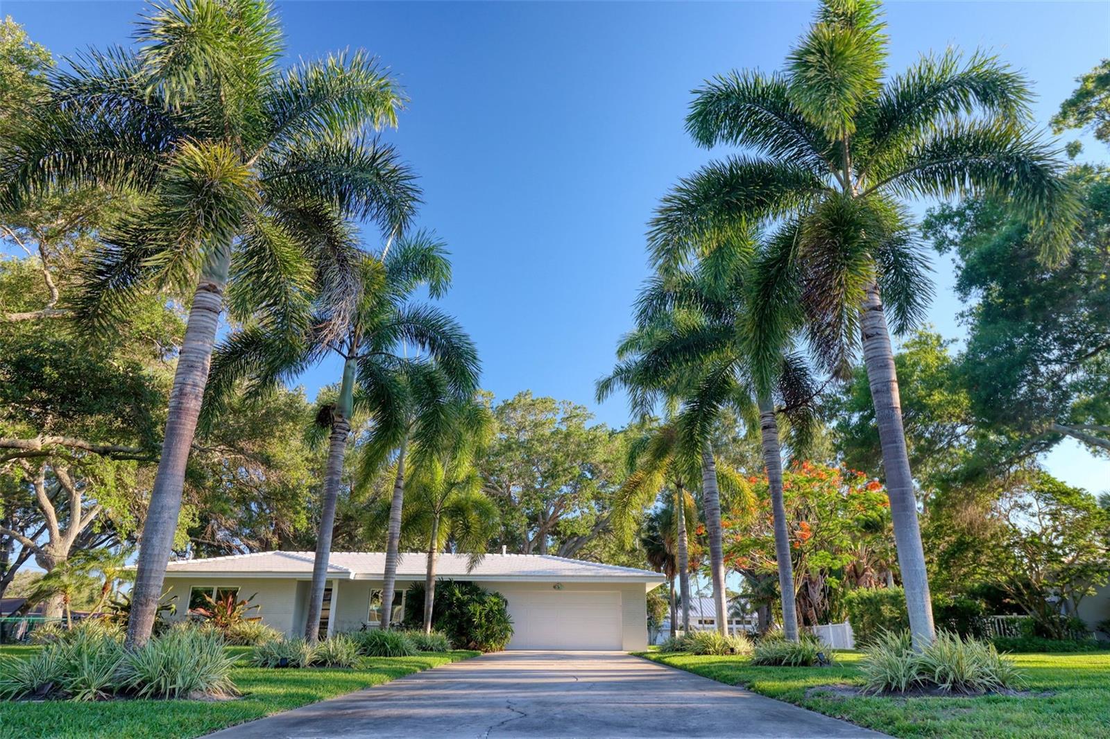 5 SHORE DR — photo 2