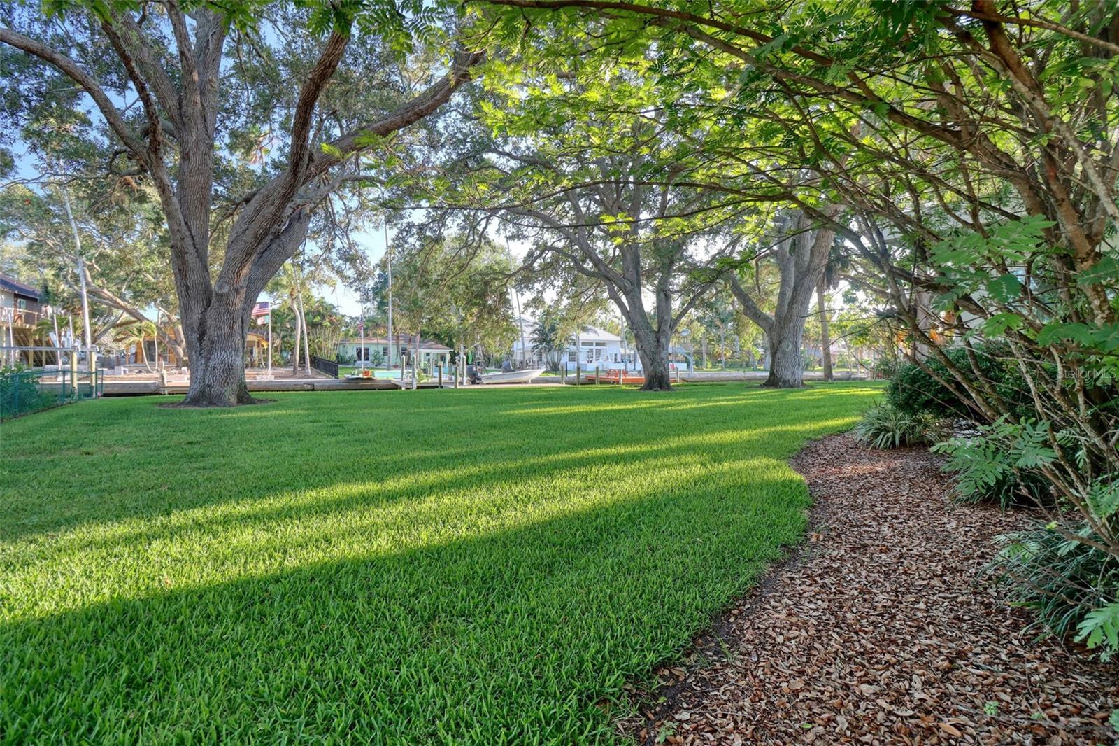 5 SHORE DR — photo 12