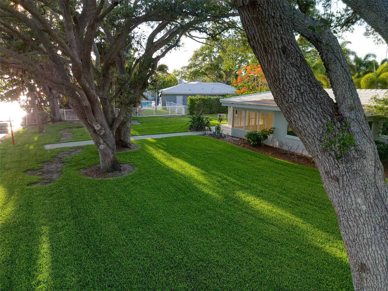 5 SHORE DR — photo 10