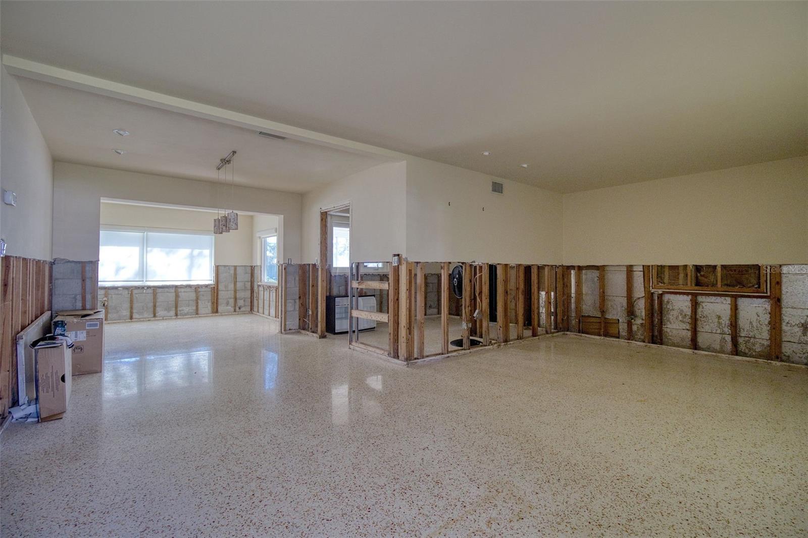 5 SHORE DR — photo 35