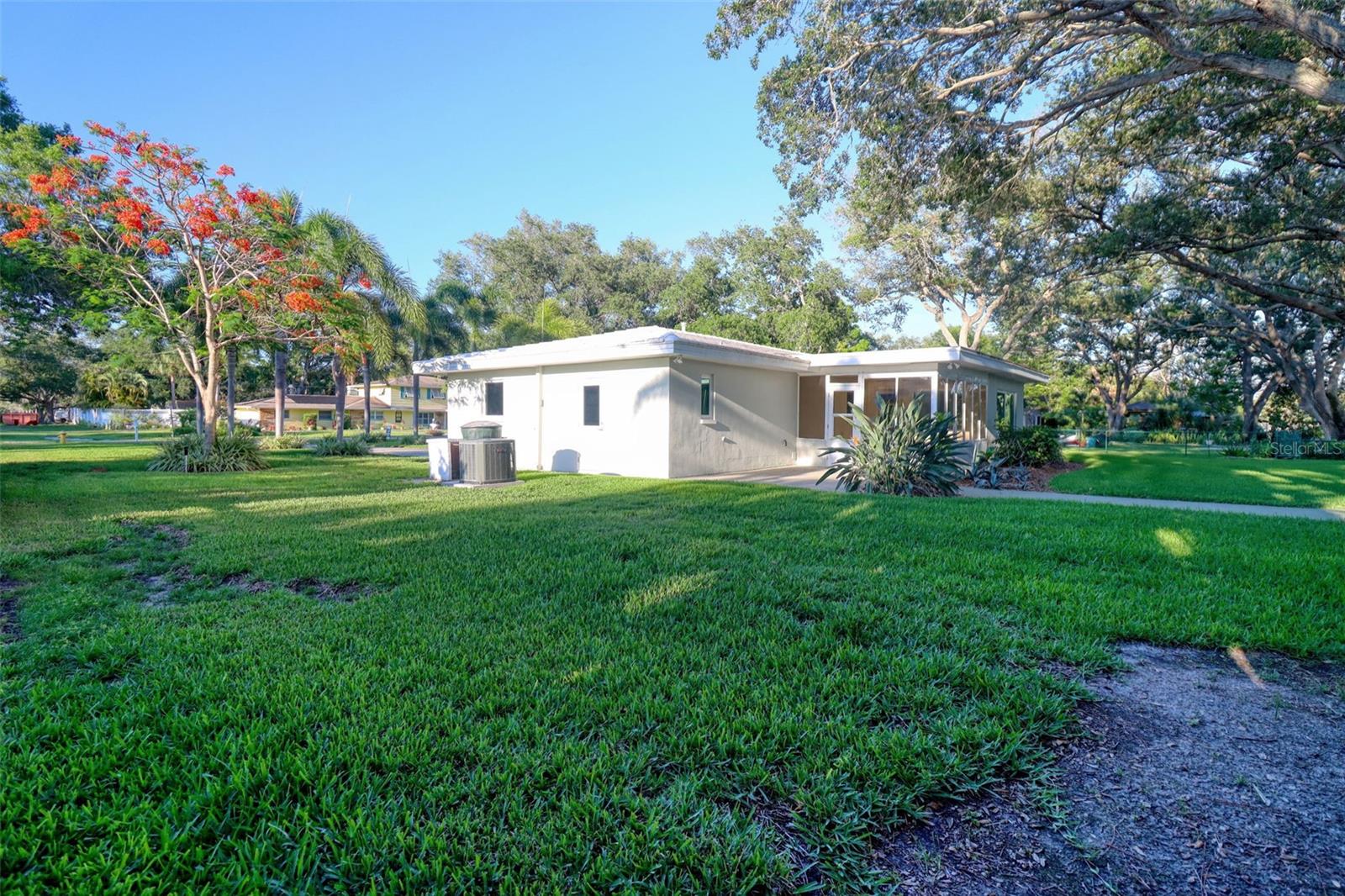 5 SHORE DR — photo 13