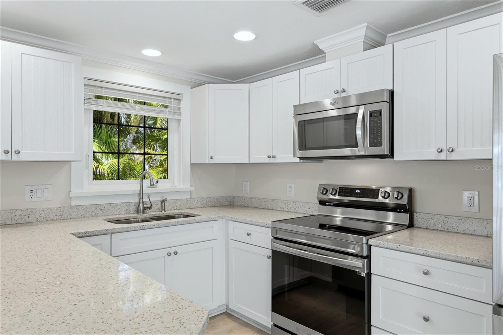 5803 DE PALMAS AVE — photo 4