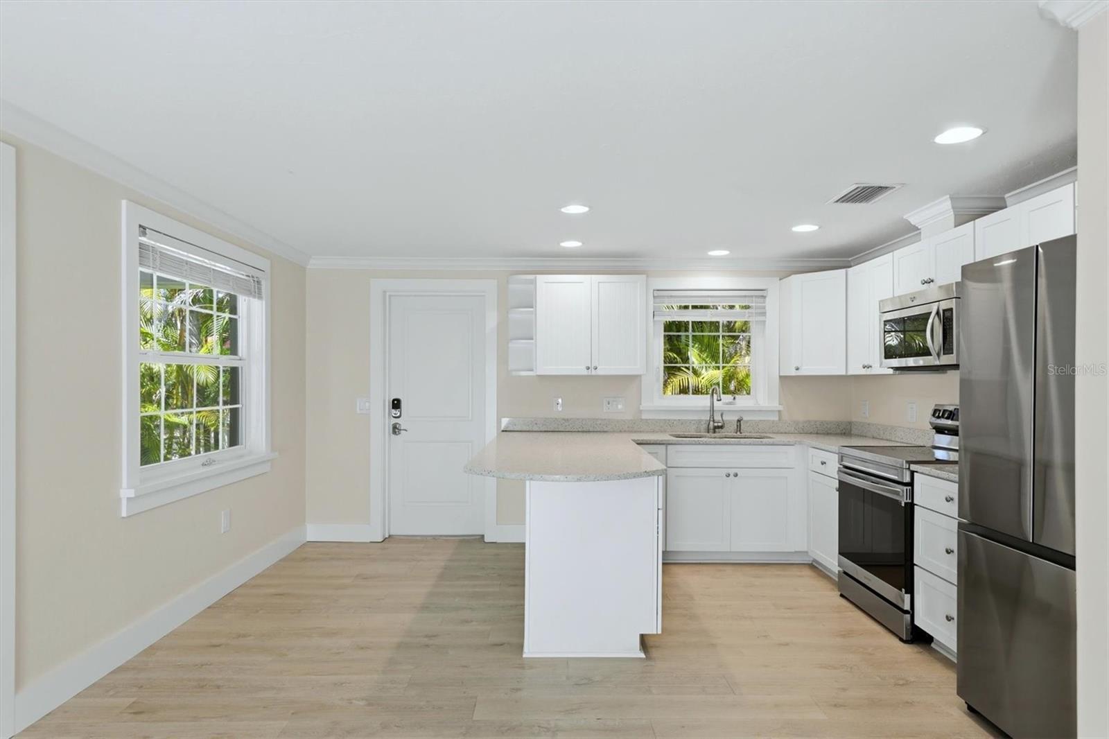 5803 DE PALMAS AVE — photo 7