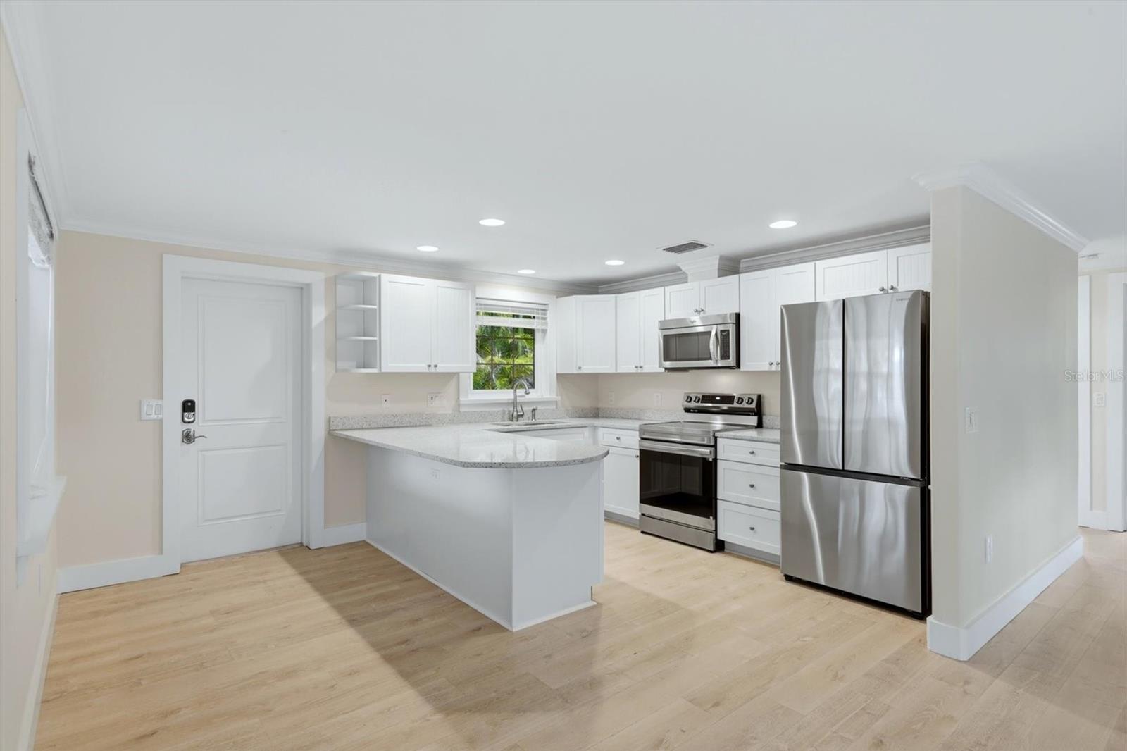 5803 DE PALMAS AVE — photo 5