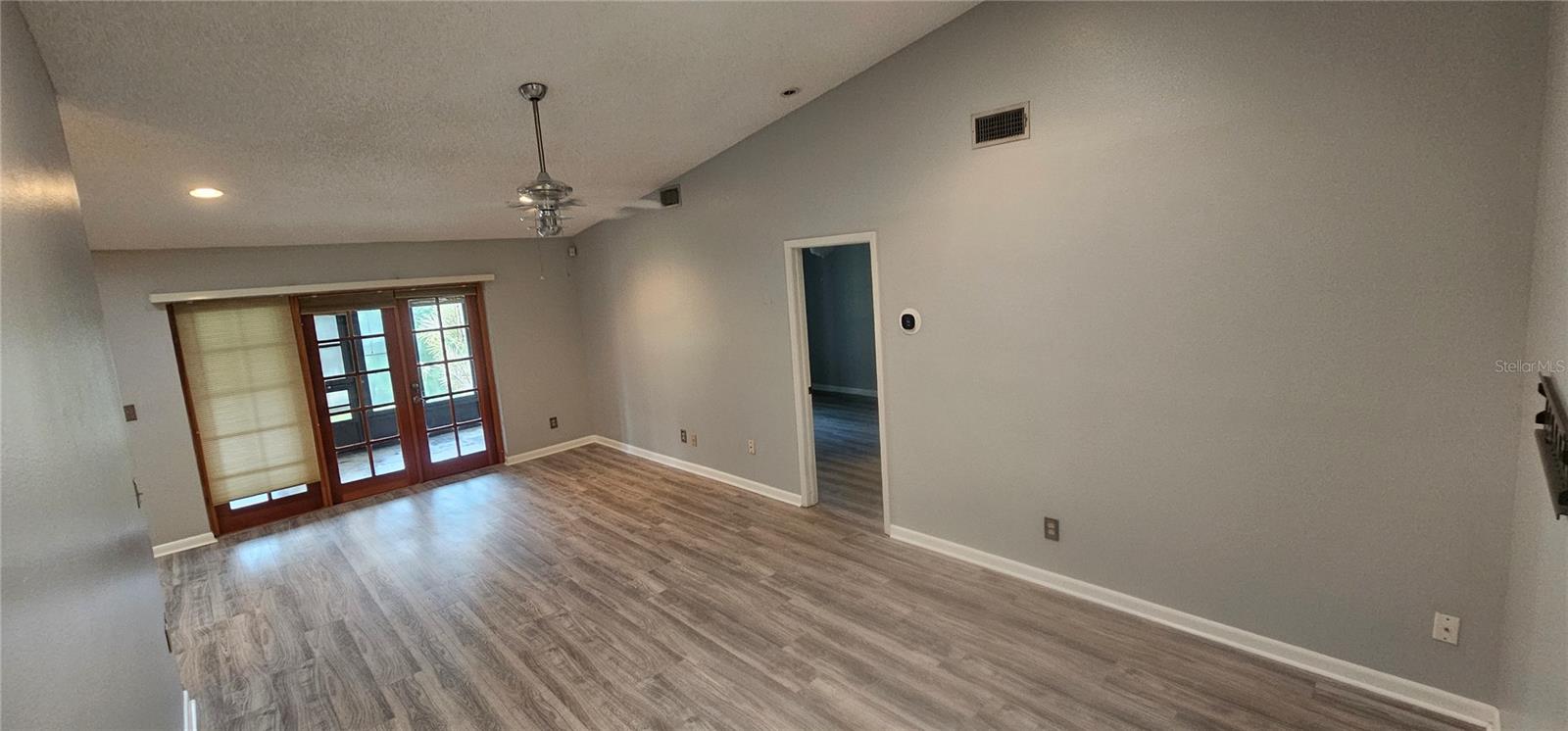 4075 SHORESIDE CIR — photo 6