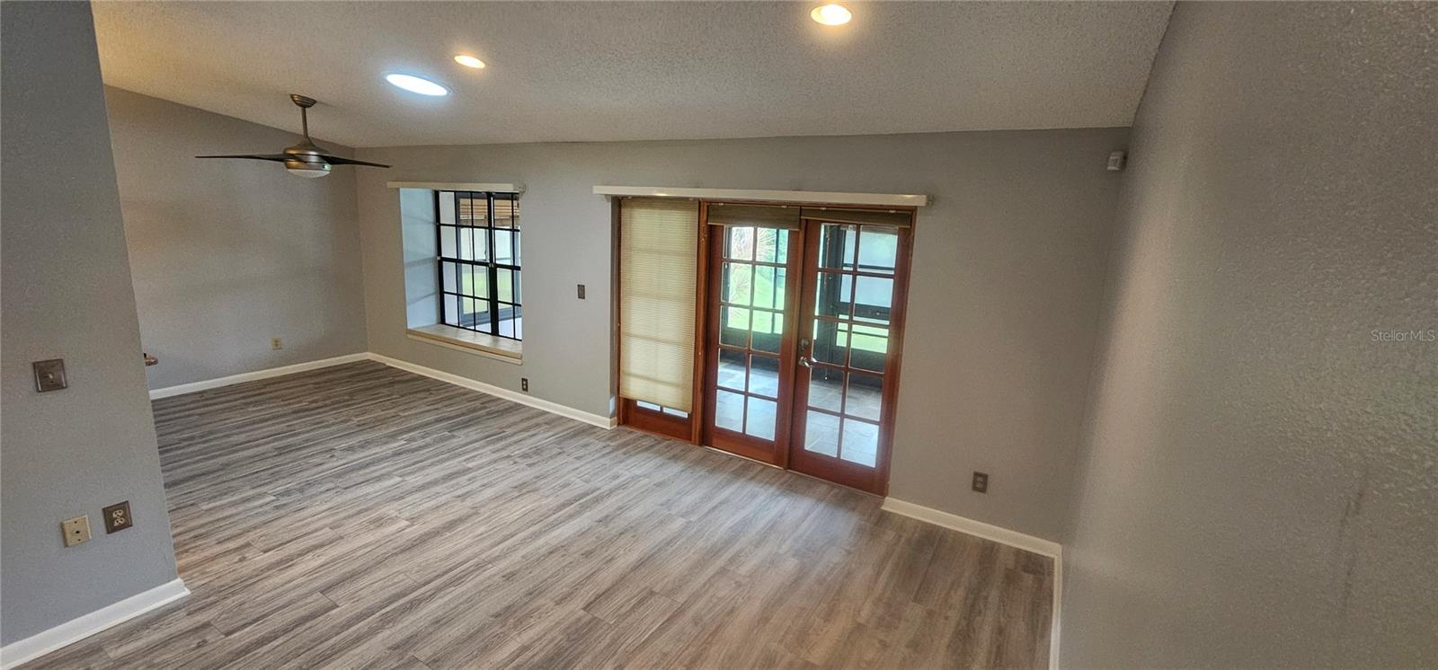 4075 SHORESIDE CIR — photo 7