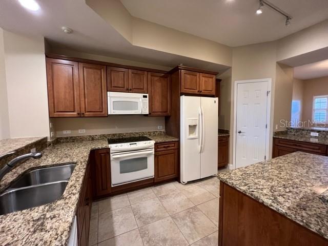 7710 LAKE VISTA CT #303 — photo 5