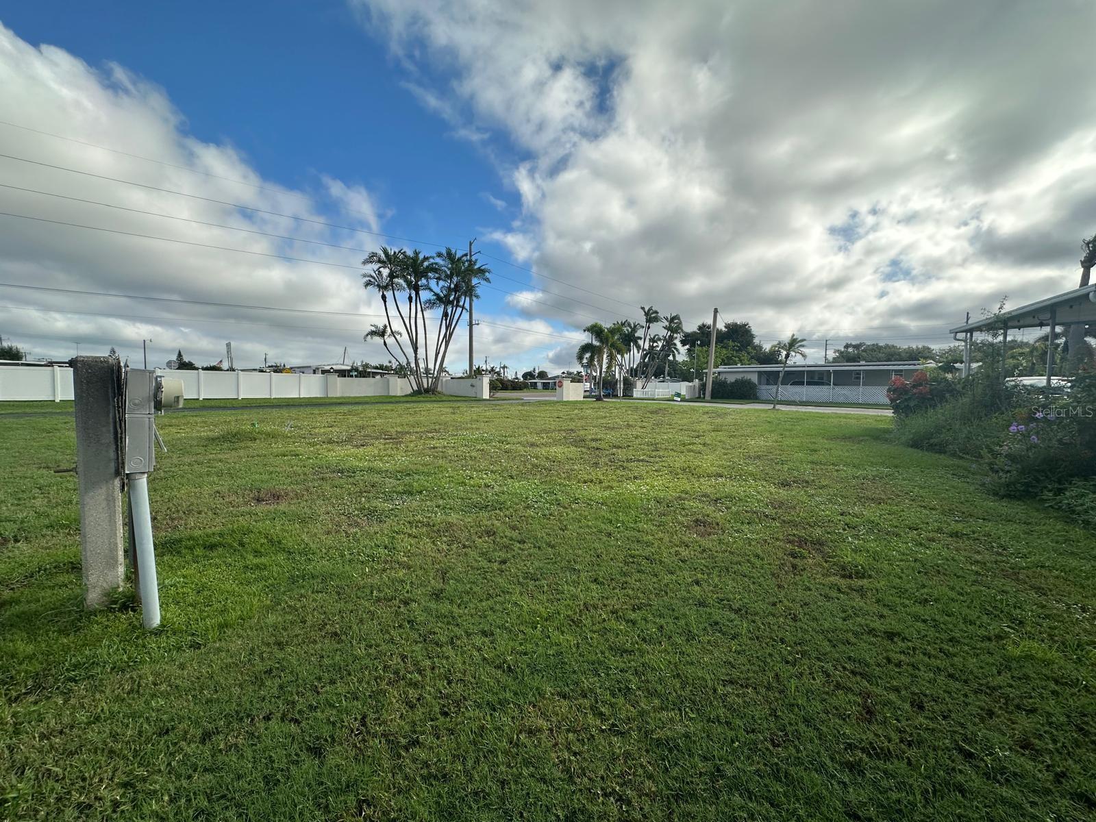 5302 CHATEAU LN — photo 2