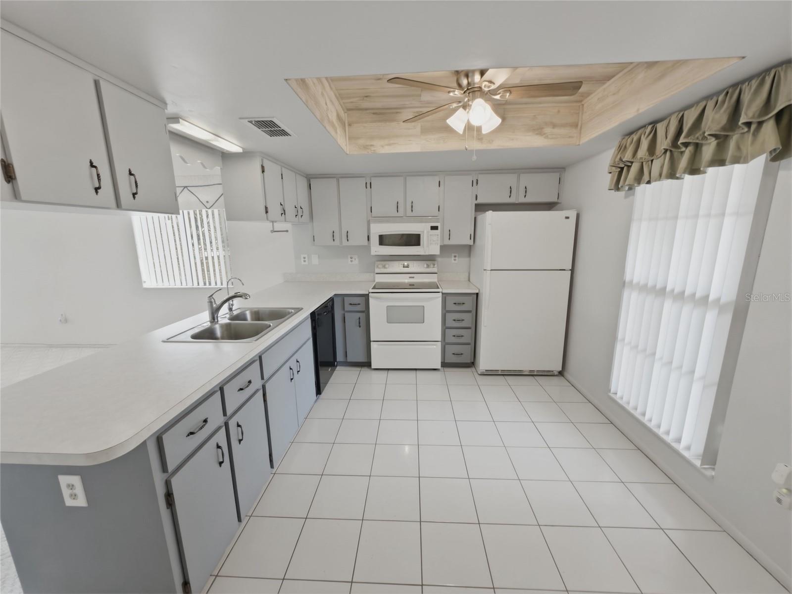 7535 GREYSTONE DR — photo 6