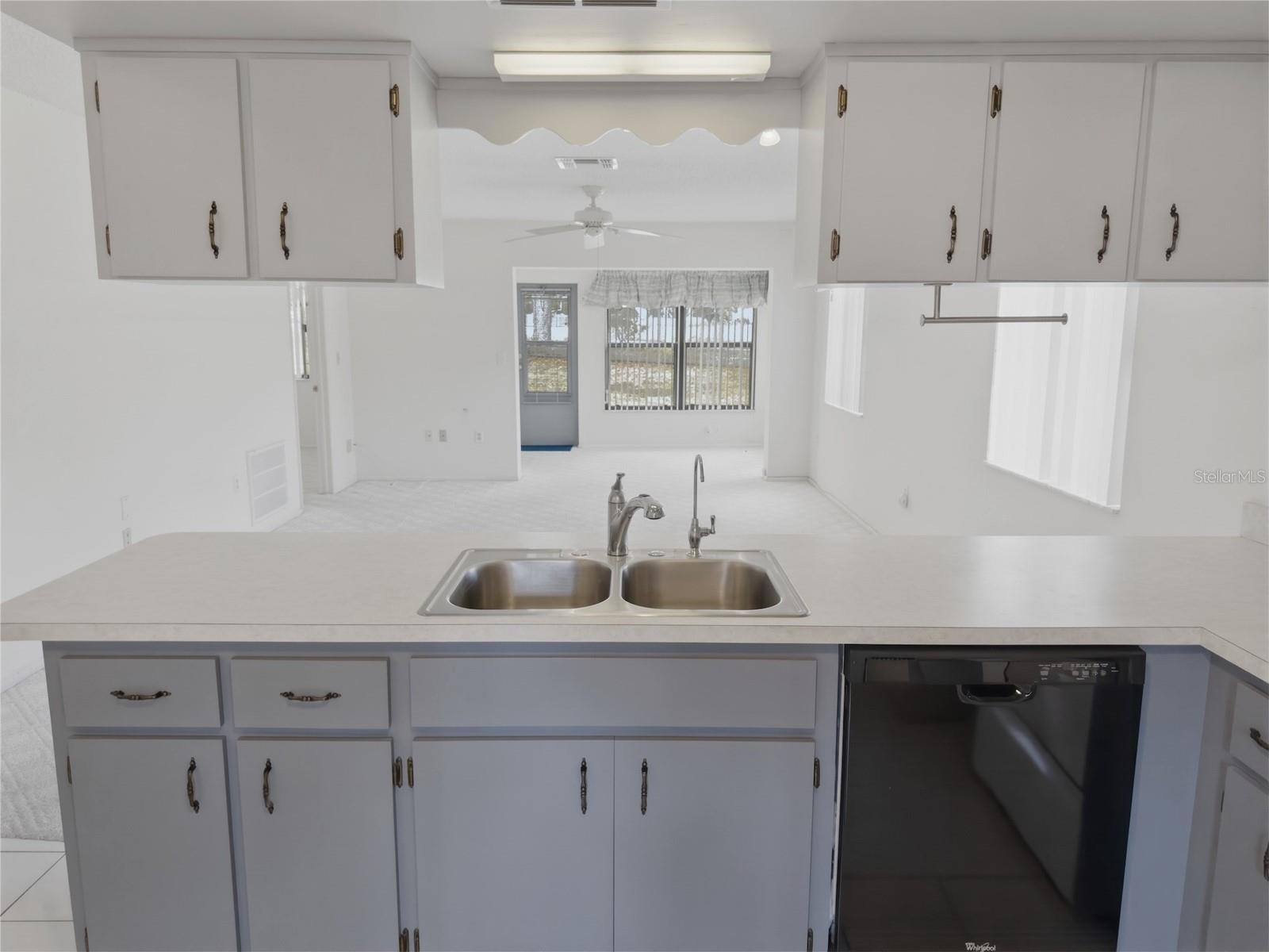 7535 GREYSTONE DR — photo 9