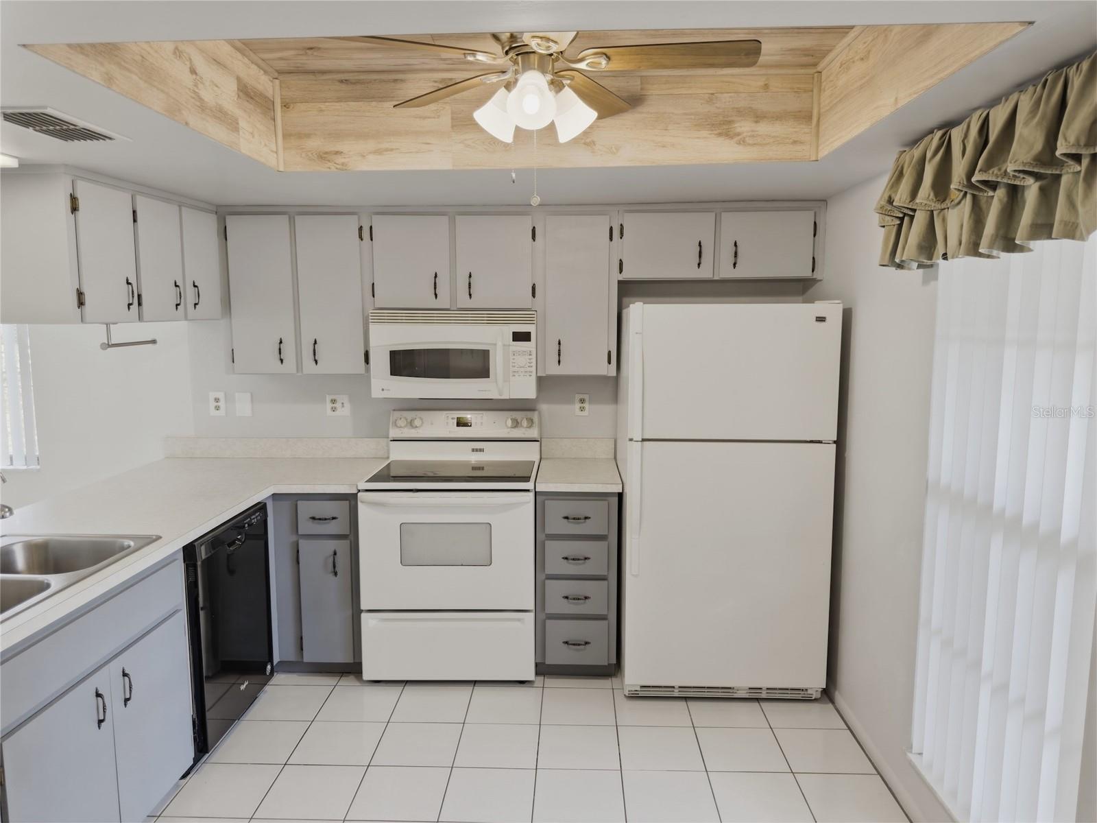 7535 GREYSTONE DR — photo 7