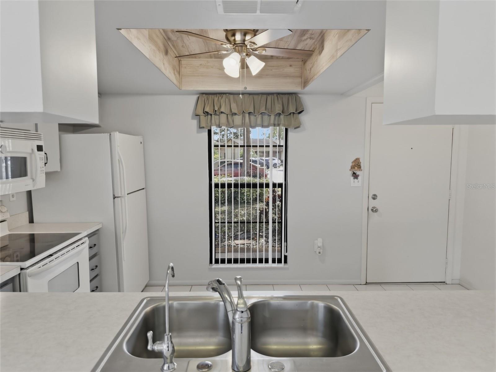 7535 GREYSTONE DR — photo 10