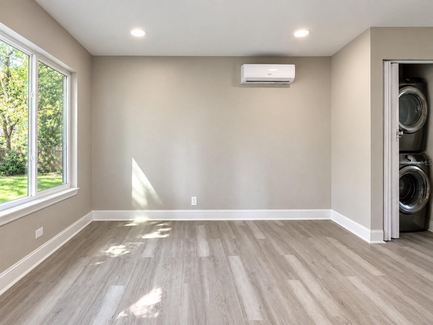 2102 E CARACAS ST — photo 4
