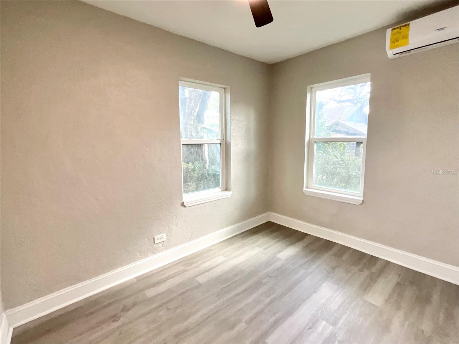 2102 E CARACAS ST — photo 24