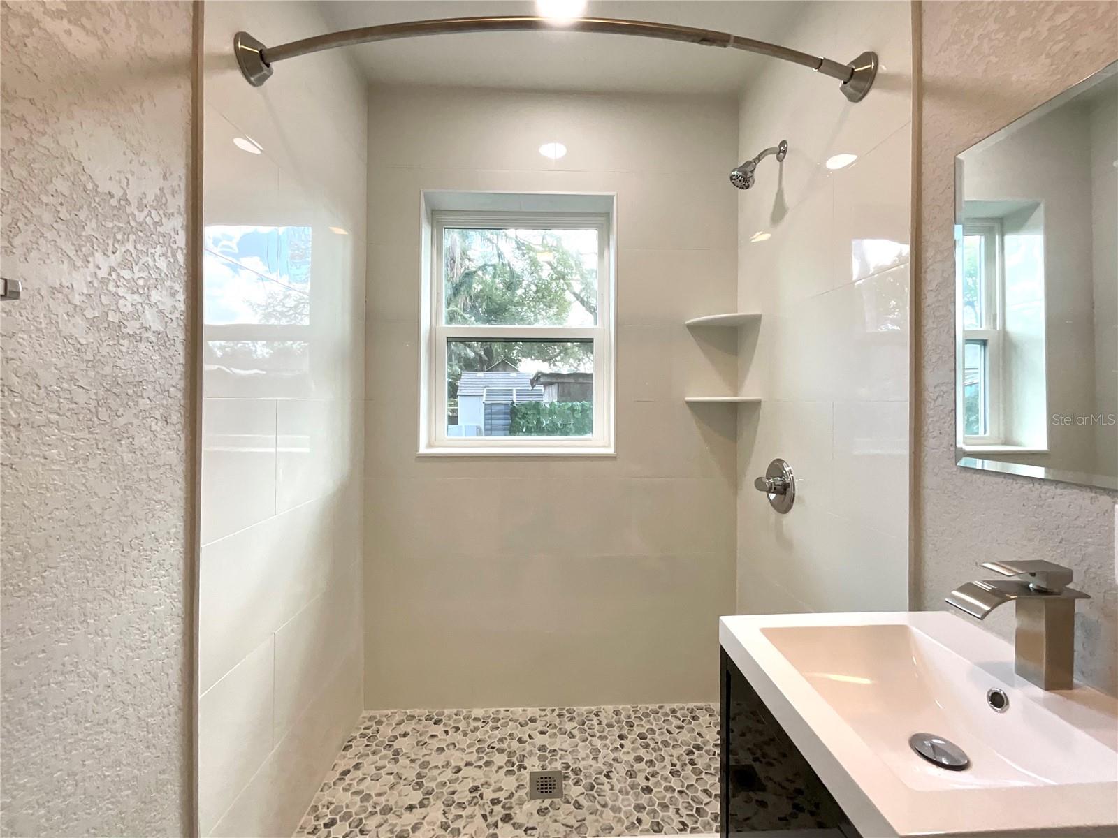 2102 E CARACAS ST — photo 20
