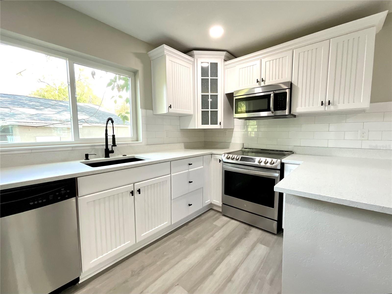 2102 E CARACAS ST — photo 16