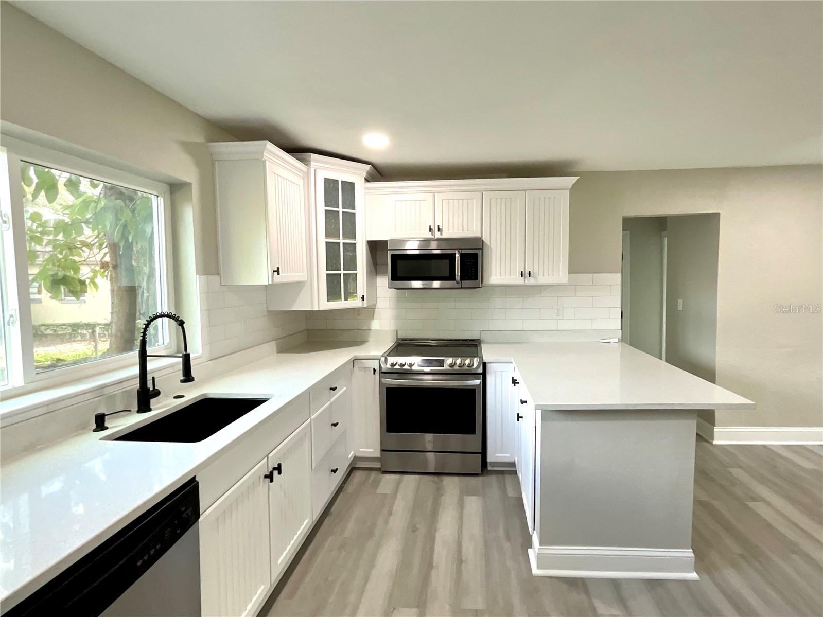 2102 E CARACAS ST — photo 18