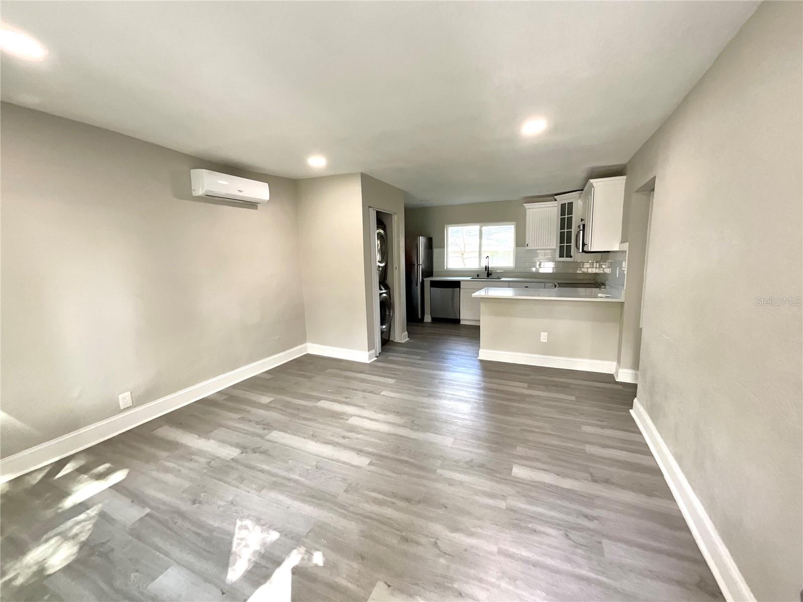 2102 E CARACAS ST — photo 12