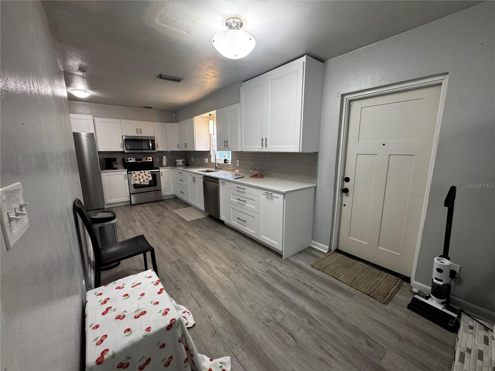6914 N OLA AVE — photo 16