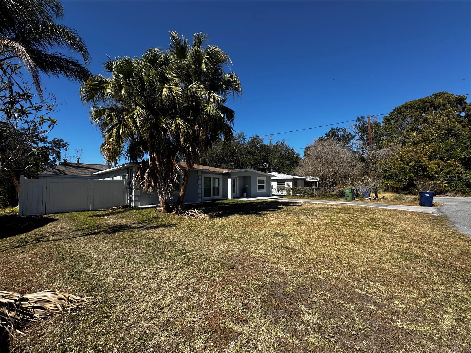 6914 N OLA AVE — photo 3