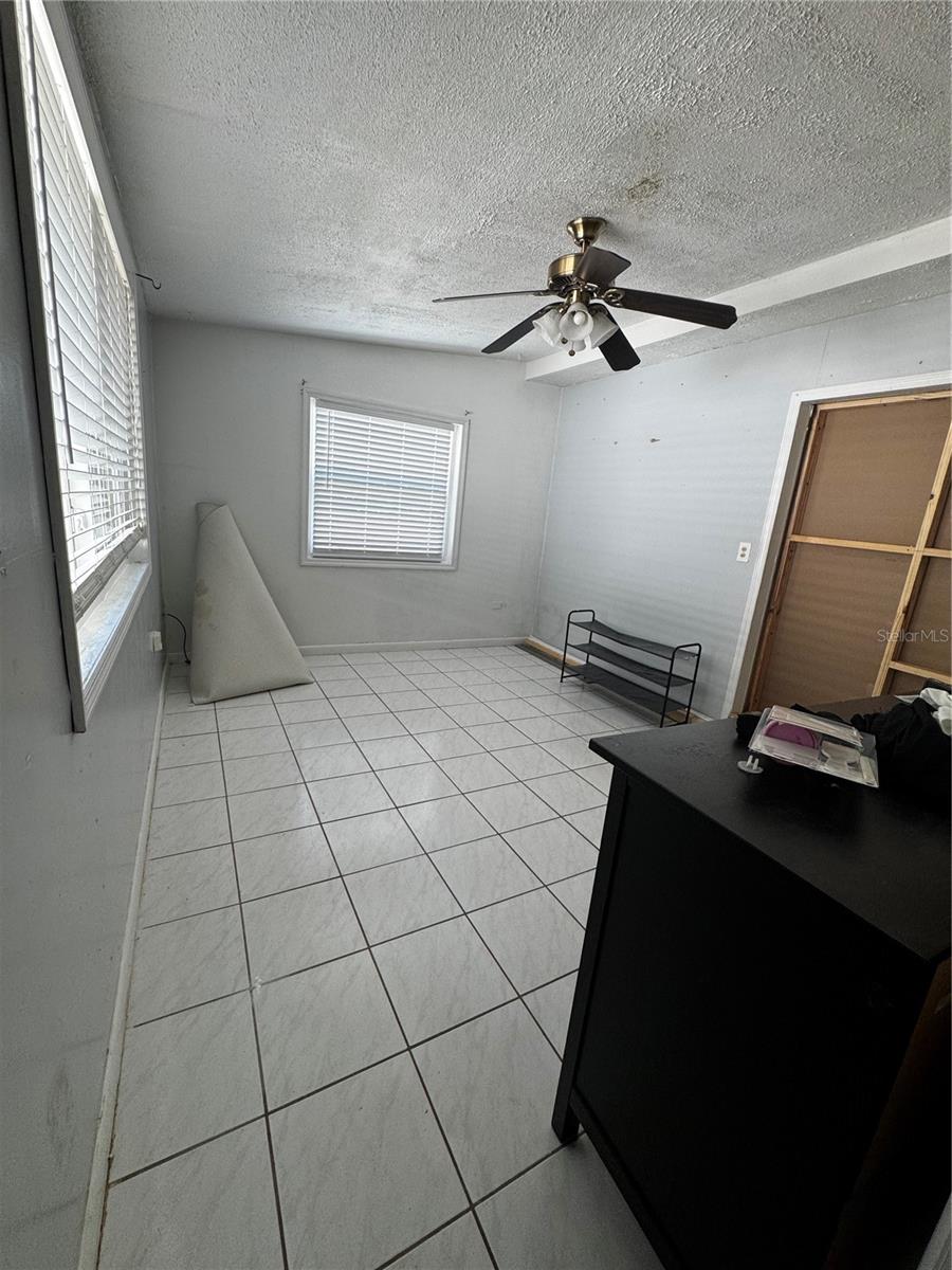 6914 N OLA AVE — photo 23