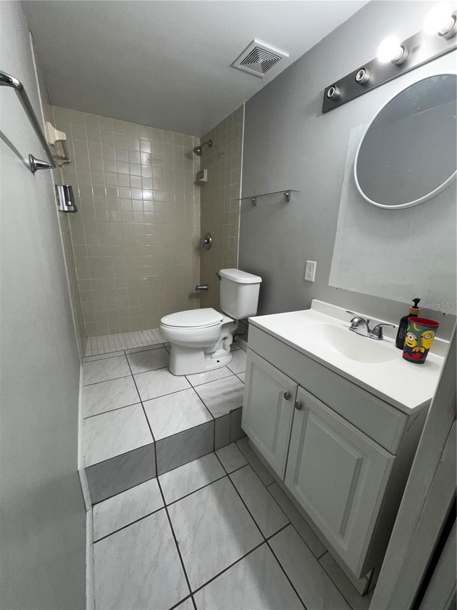 6914 N OLA AVE — photo 24