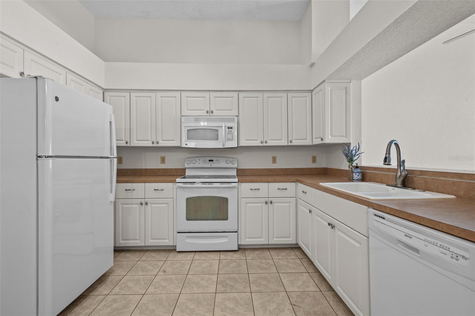 2014 GOLFVIEW DR #2014 — photo 8