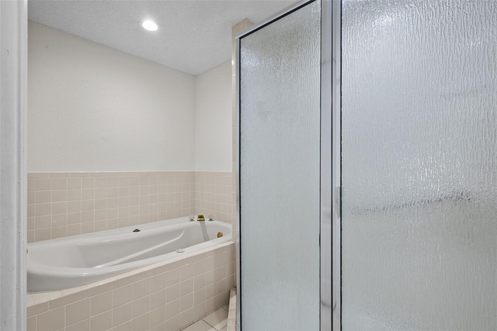 2014 GOLFVIEW DR #2014 — photo 18