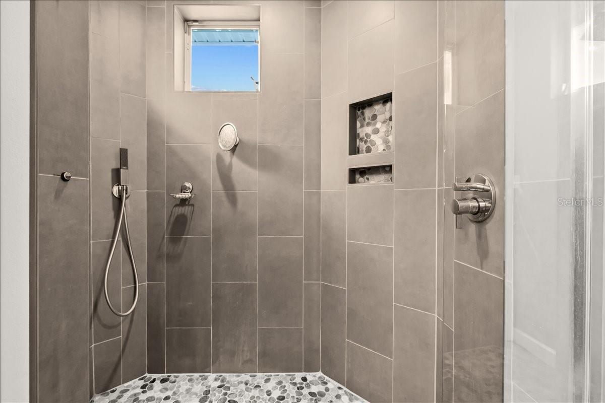 8117 BRIGHTON DR — photo 33