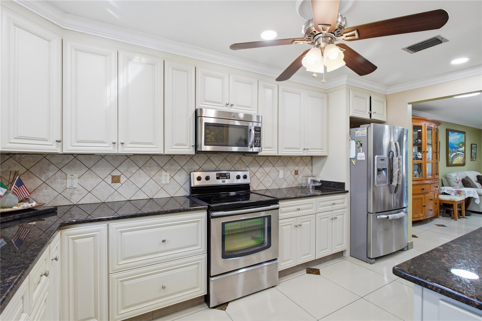 1636 S LAKE AVE #1 — photo 9