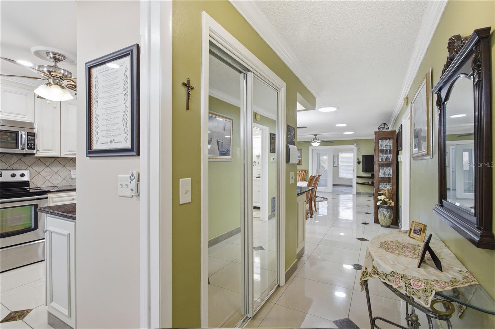 1636 S LAKE AVE #1 — photo 37