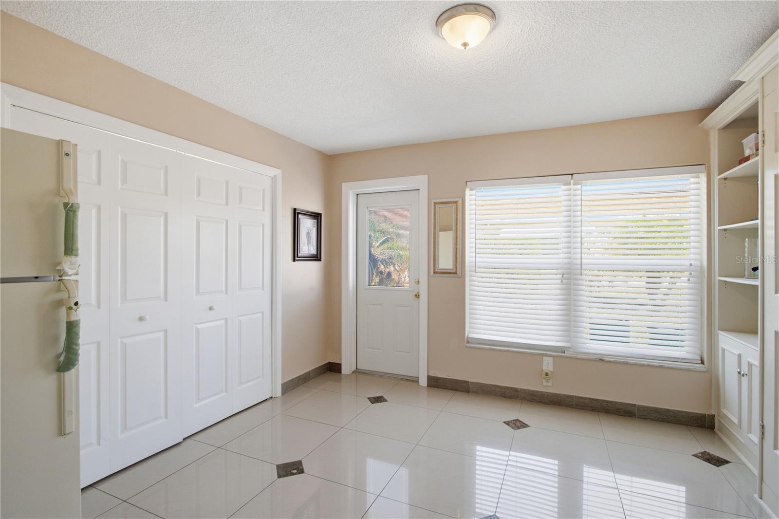 1636 S LAKE AVE #1 — photo 17