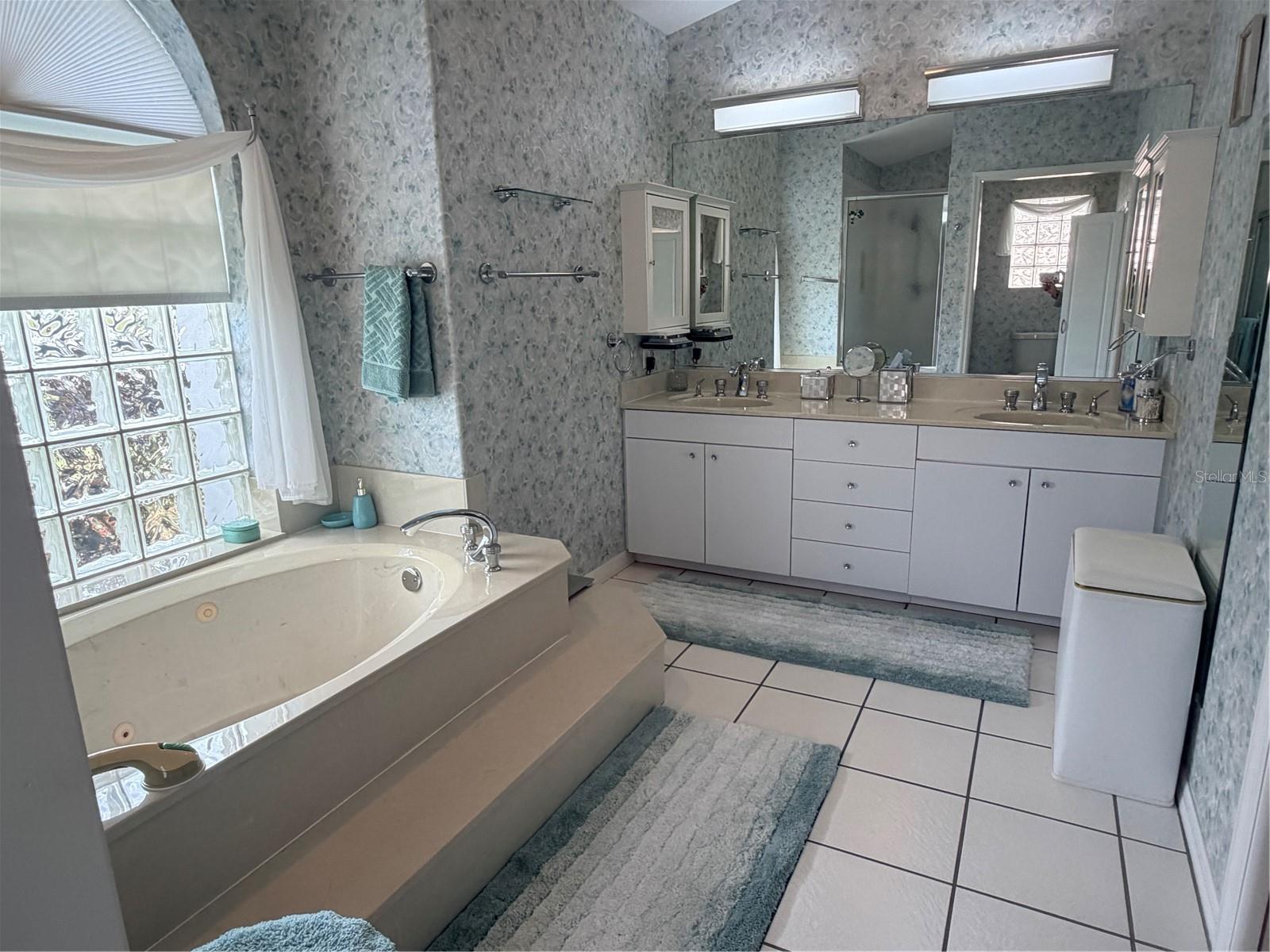 6617 SEVEN PINES DR — photo 20