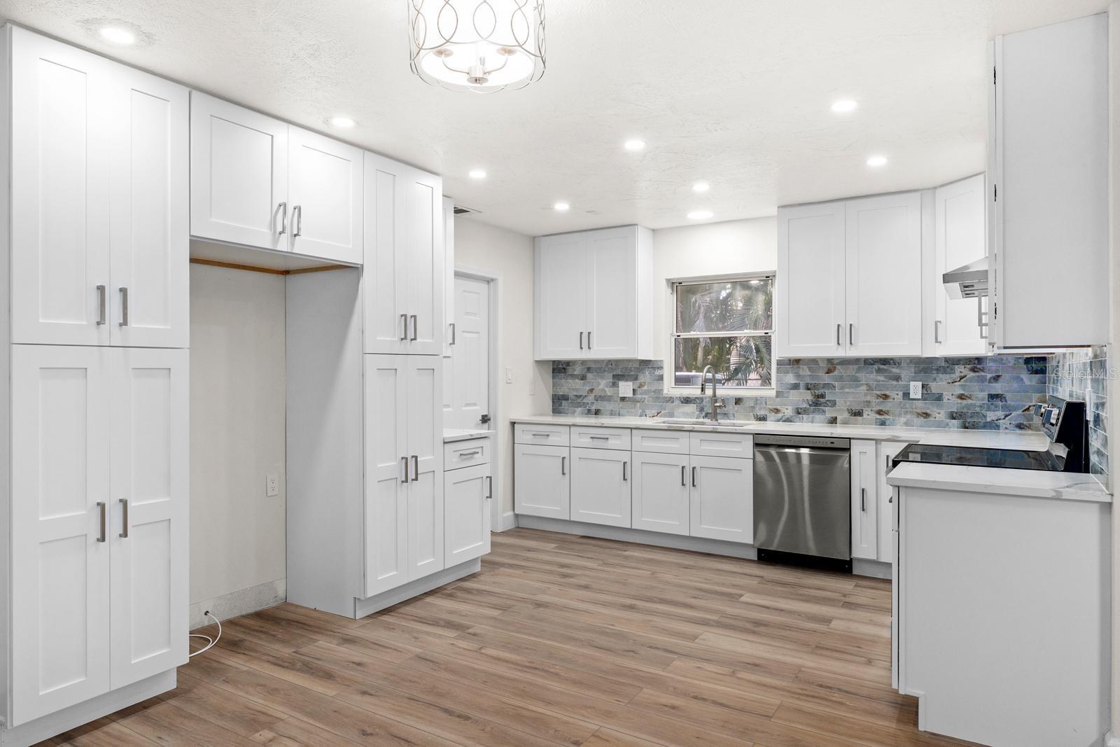 4540 BAYSHORE BLVD NE — photo 8