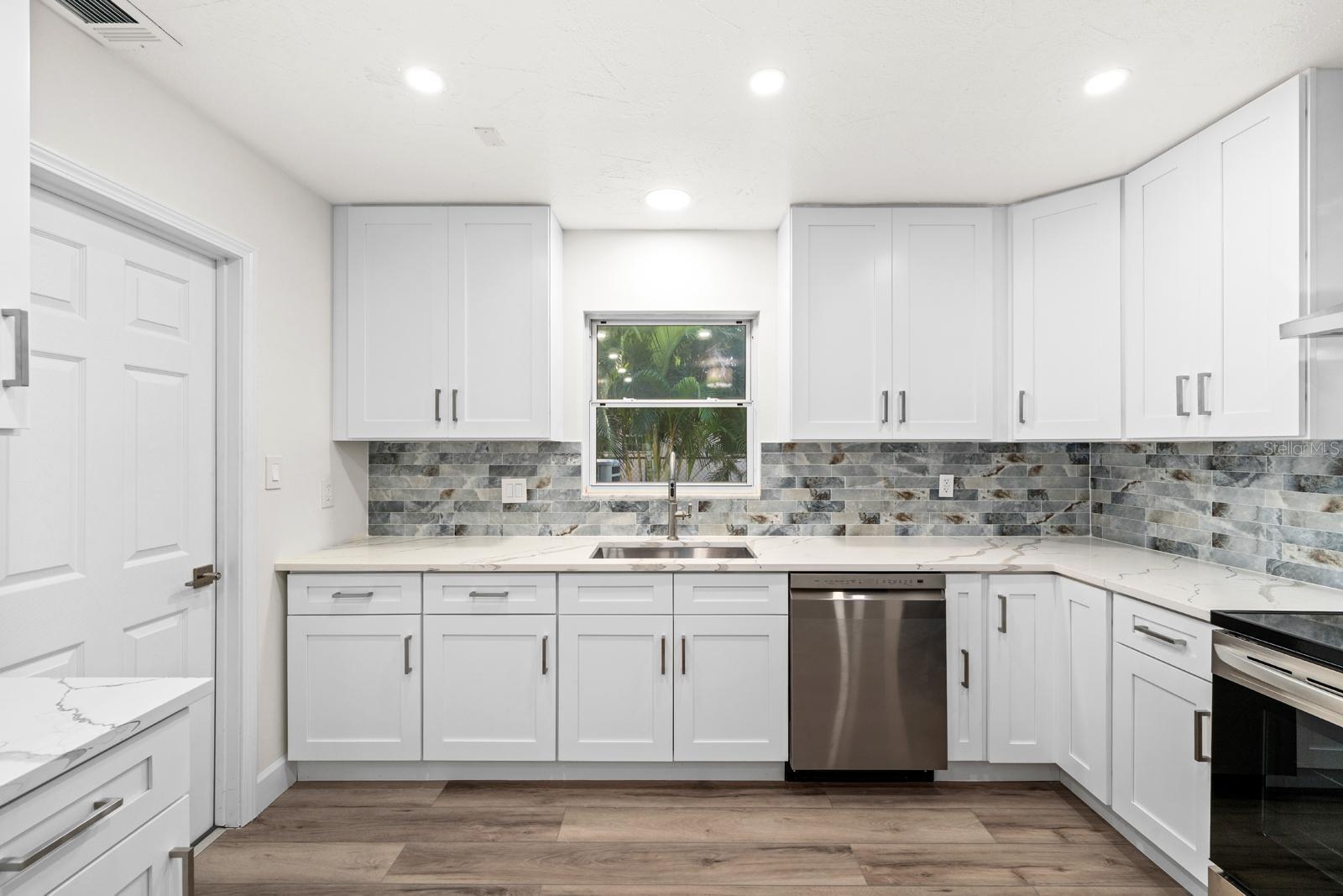 4540 BAYSHORE BLVD NE — photo 11