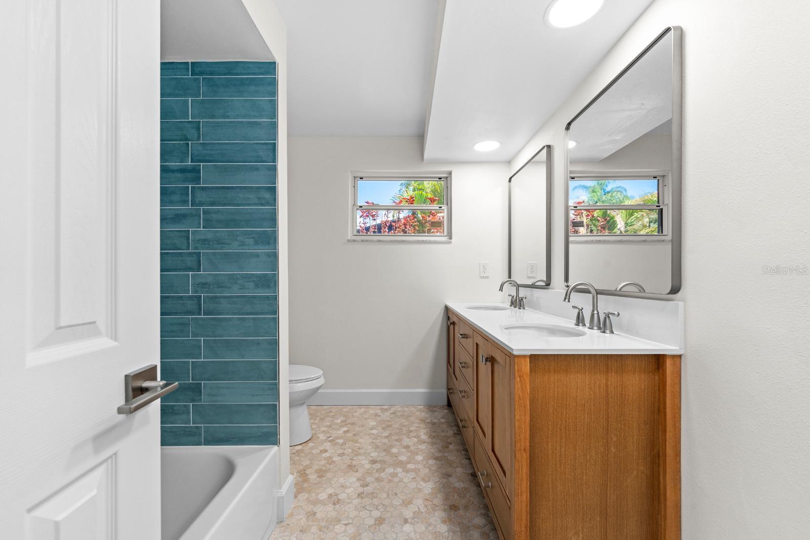 4540 BAYSHORE BLVD NE — photo 21