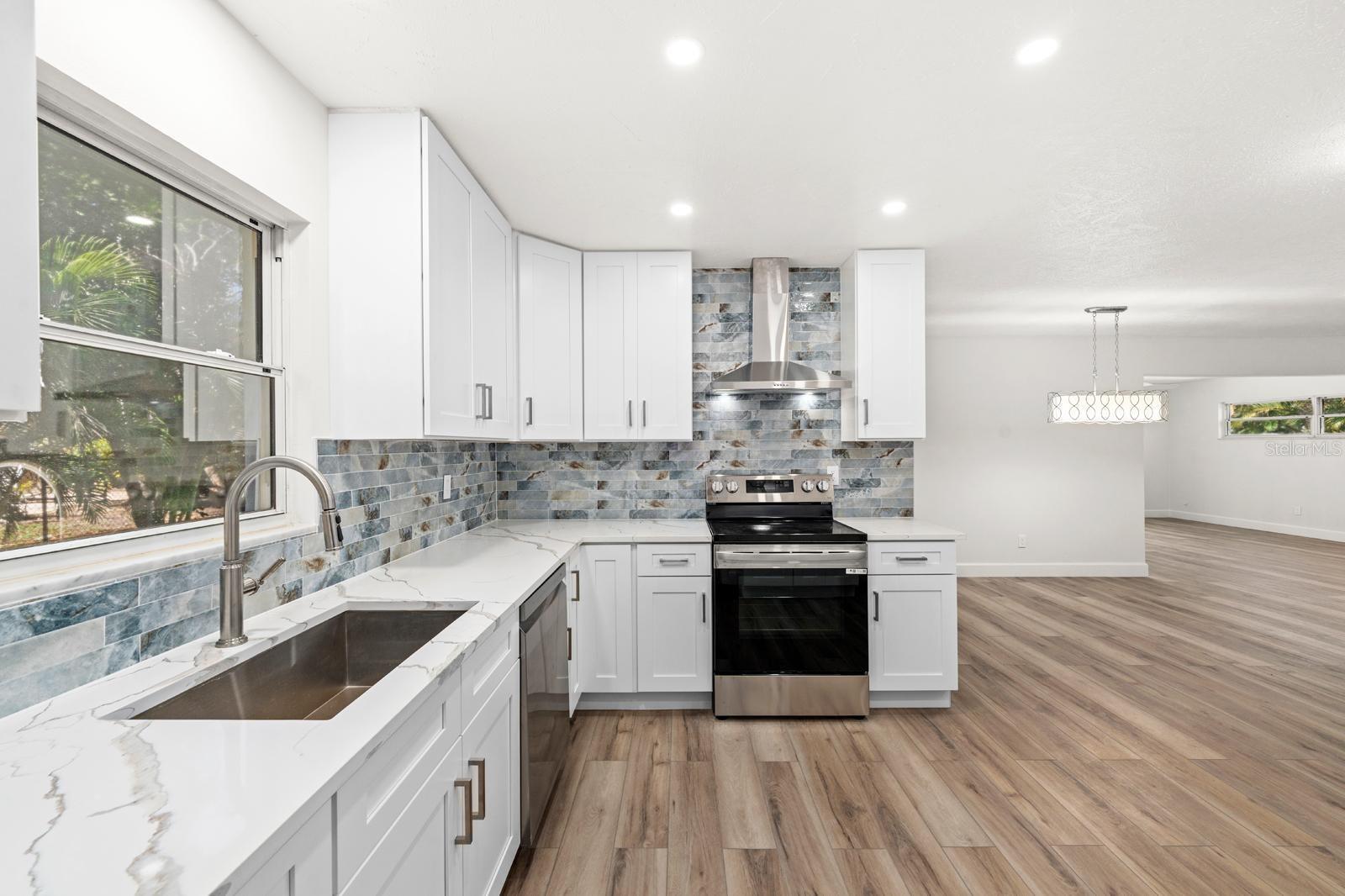 4540 BAYSHORE BLVD NE — photo 10