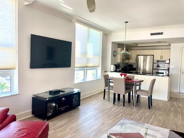 1350 MAIN ST #909 — photo 2