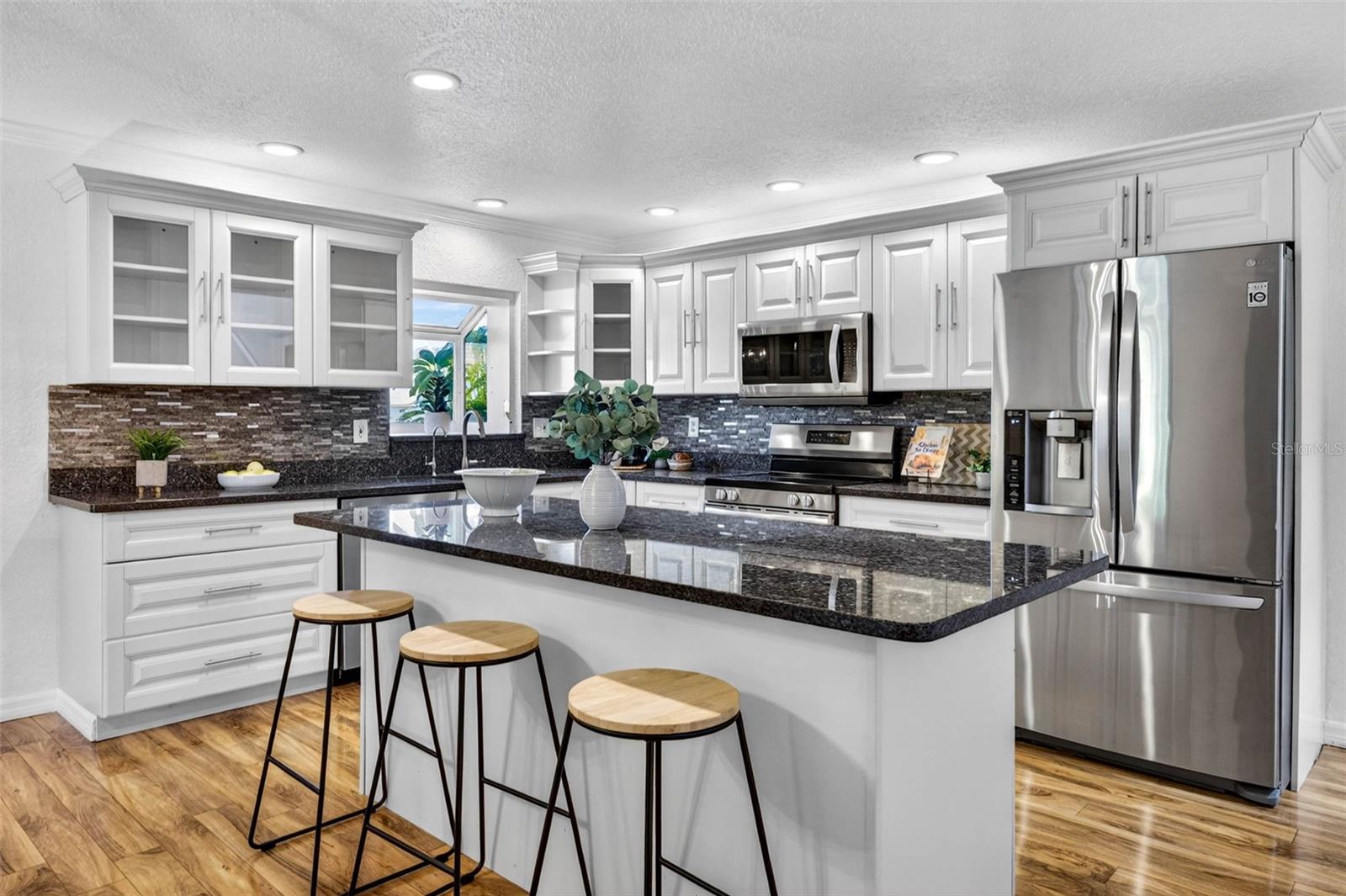 9342 TRADEWINDS AVE — photo 3
