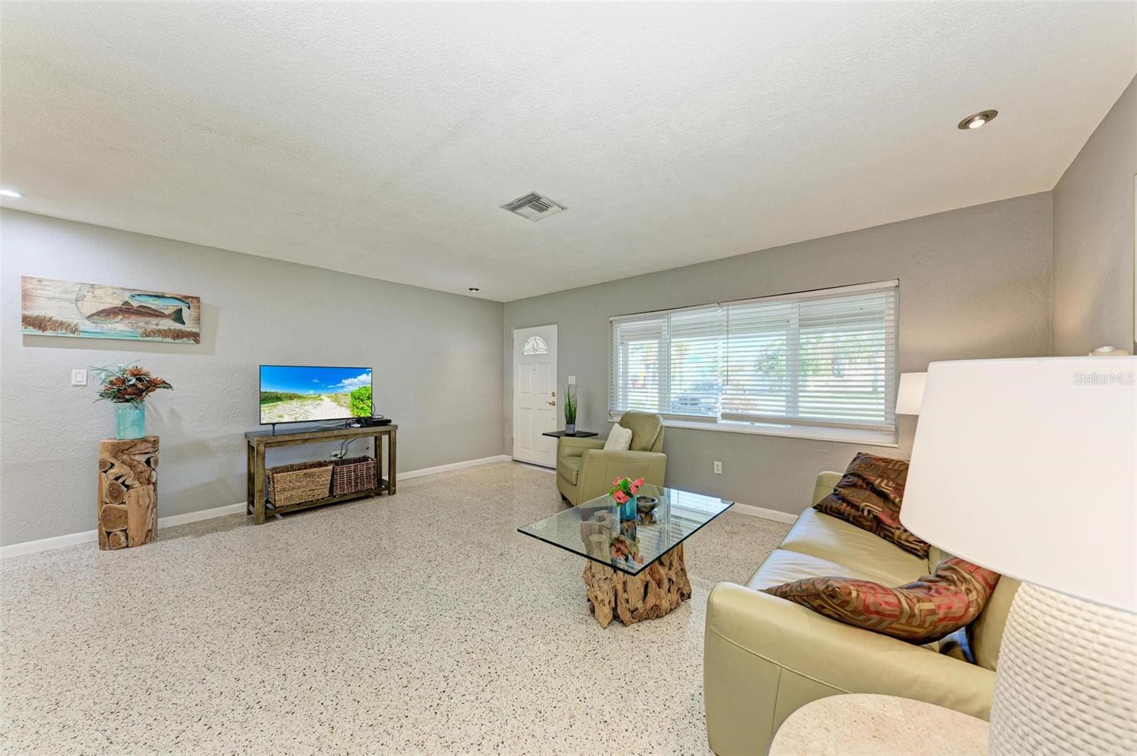 6000 BAYOU GRANDE BLVD NE — photo 8