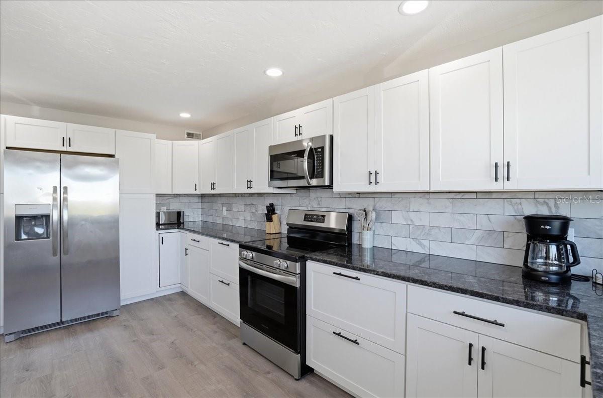 2518 AVENUE B — photo 19