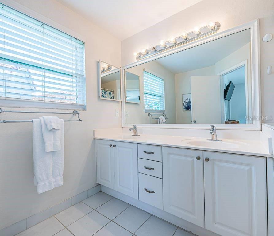 6107 MIRADA CIR — photo 11