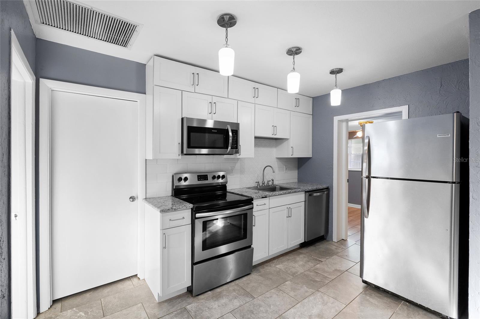 3611 W ANDERSON AVE — photo 9