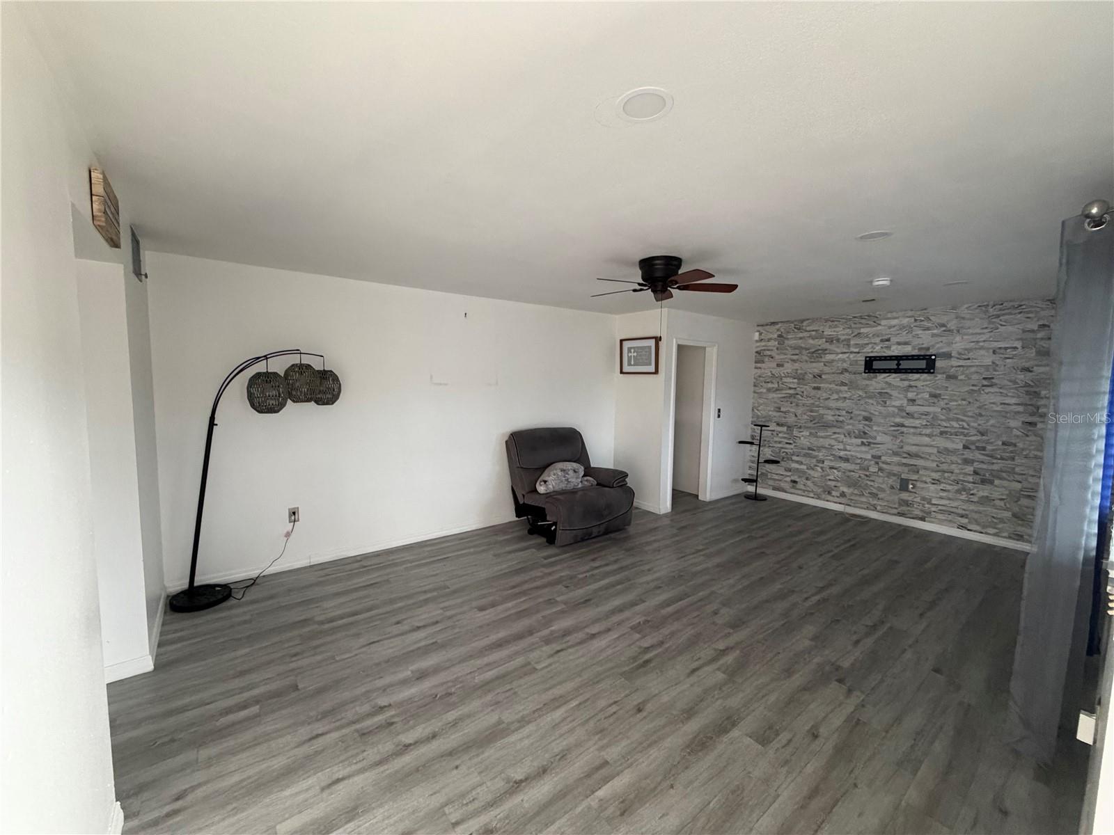 1205 HACIENDA DR — photo 3