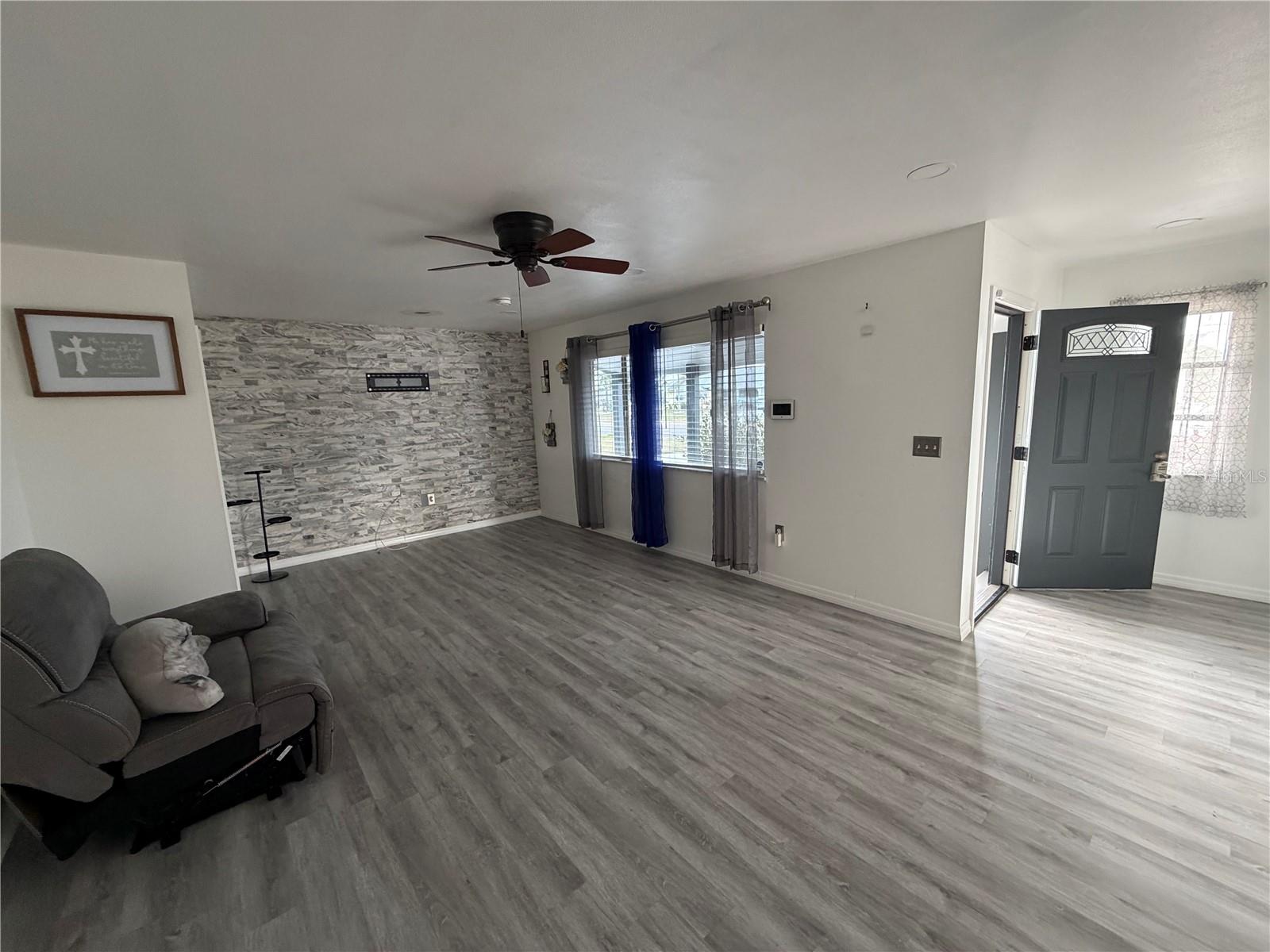 1205 HACIENDA DR — photo 2