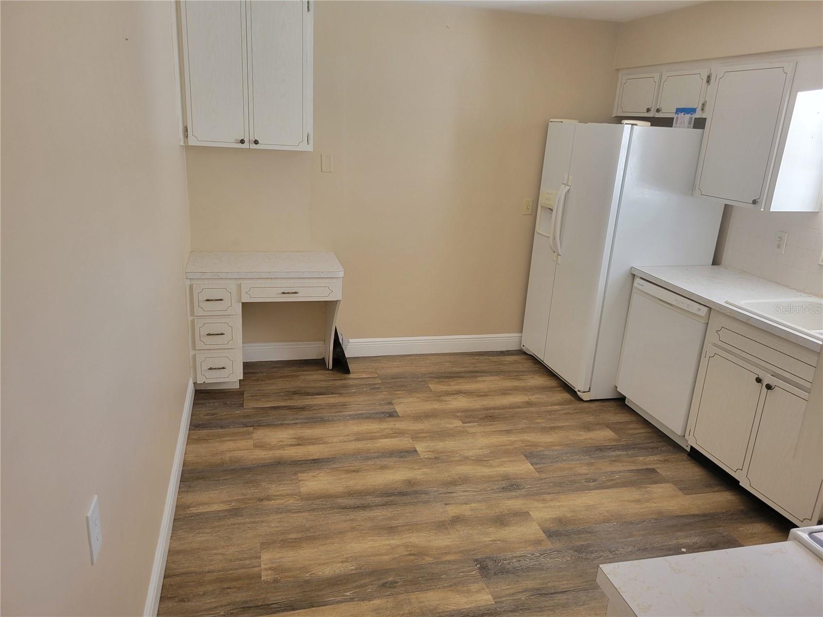 7530 JUDITH CRESCENT CRES — photo 4