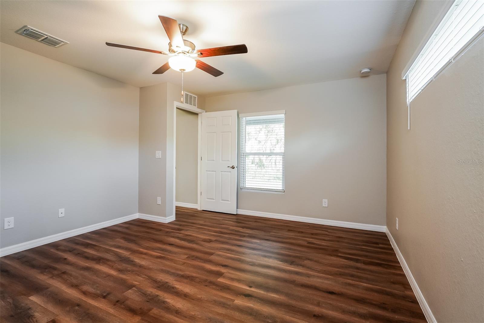 4638 JASLO AVE — photo 8