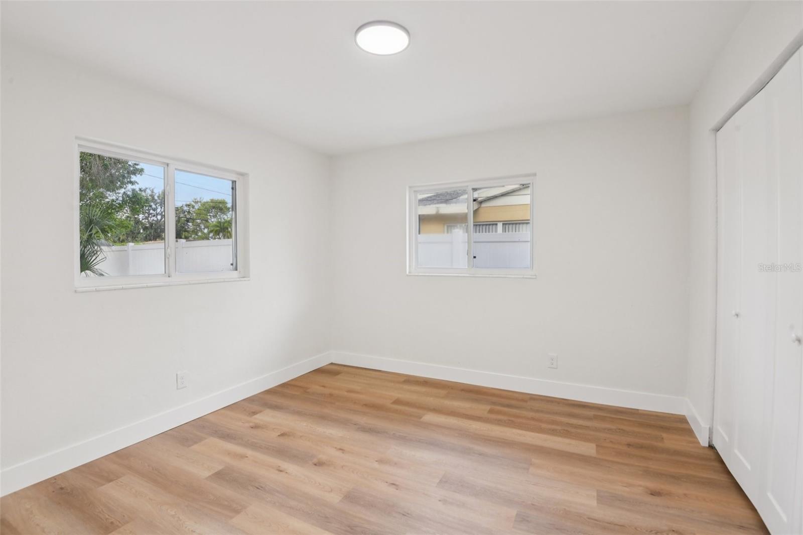 920 43RD AVE NE — photo 6
