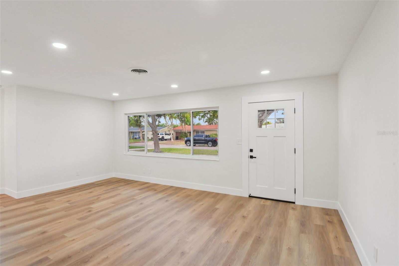920 43RD AVE NE — photo 3