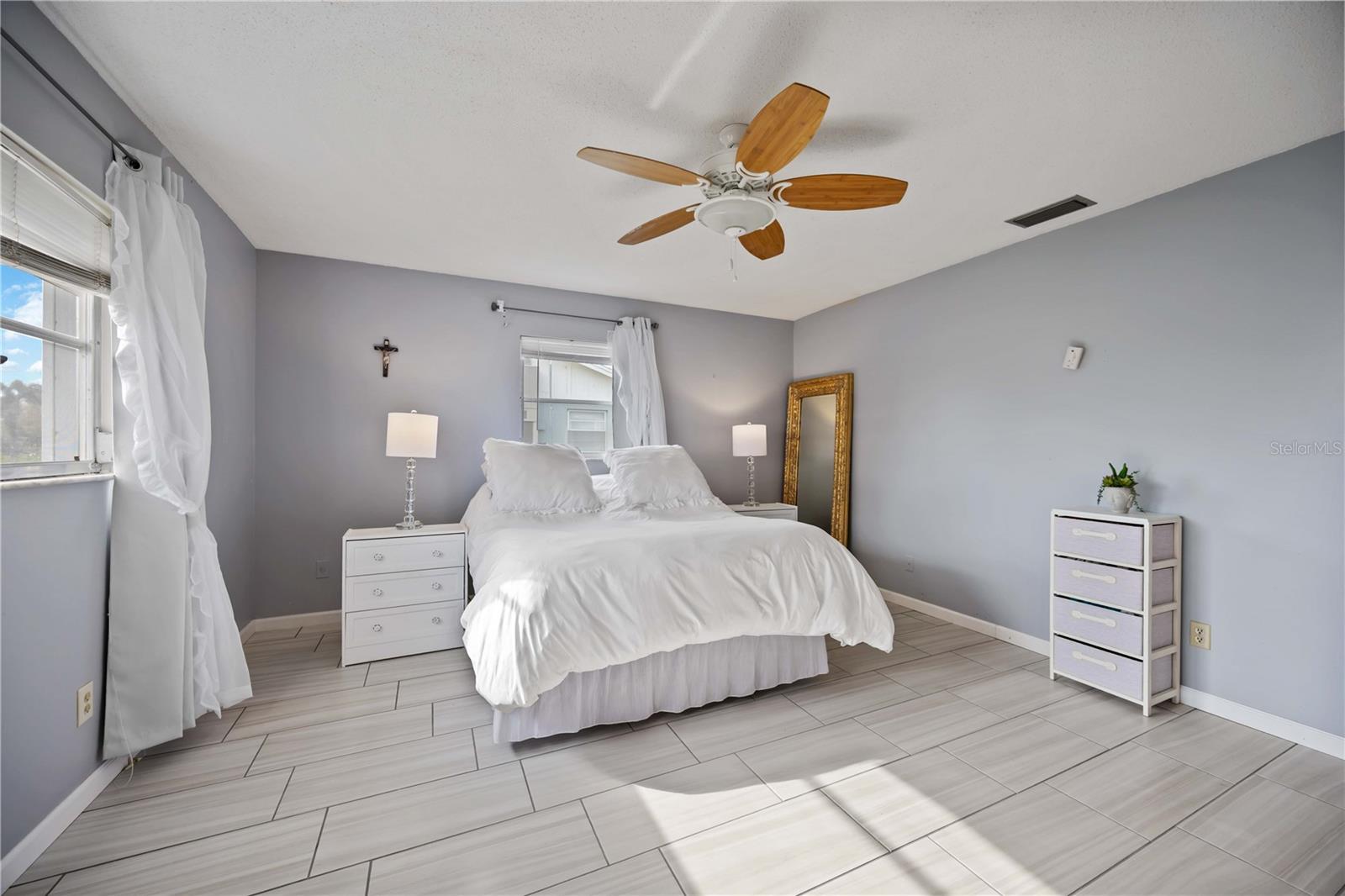 181 SANDHURST DR — photo 34